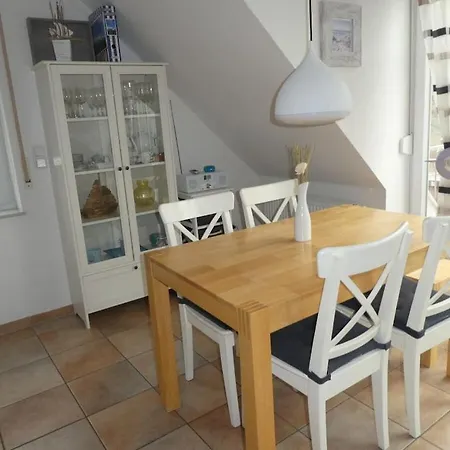 With 2 Bedrooms Ferienhaus *